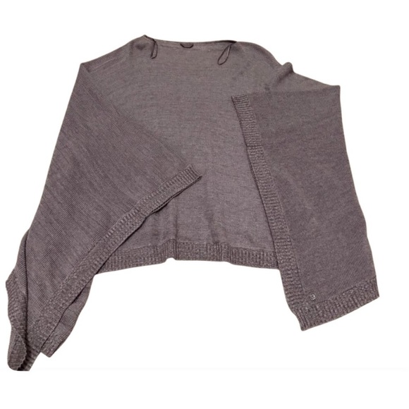 Stylish Gray Lululemon Athletica Poncho Top w/Boolux™ fabric a blend of cashmere - Picture 5 of 6